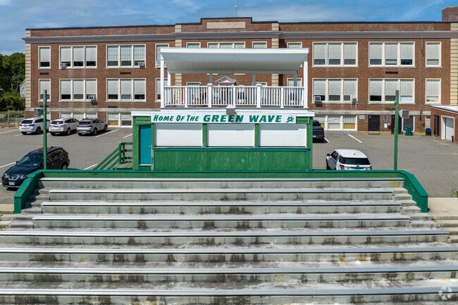 Home to the Green Wave Frolio Middle School in Abimgton is a sports forward school.