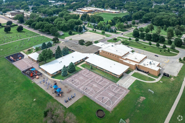 Great educational courses are available at Kinsey Elementary School in Sioux Center.