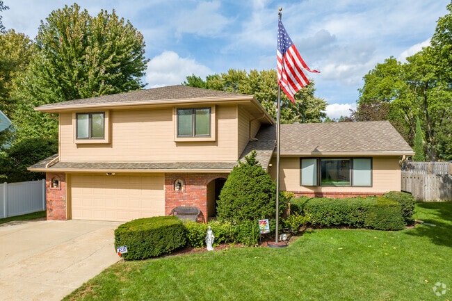 Split-level homes are frequently found across Candlewood’s quiet streets.
