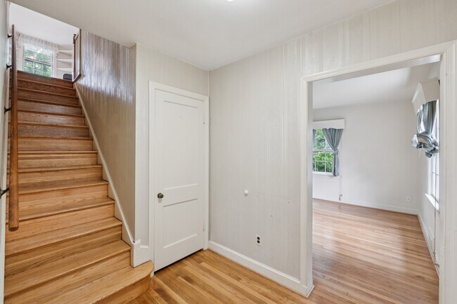 4603 Knox Rd unit 1, College Park, MD 20740 - photo 2