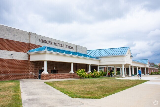 Mercer Middle School welcomes students in grades 6-8.