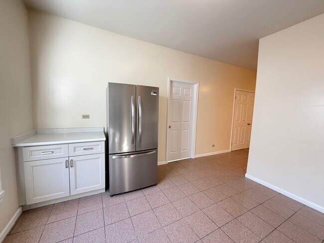 952 W Windsor Ave, Chicago, IL 60640 - photo 5