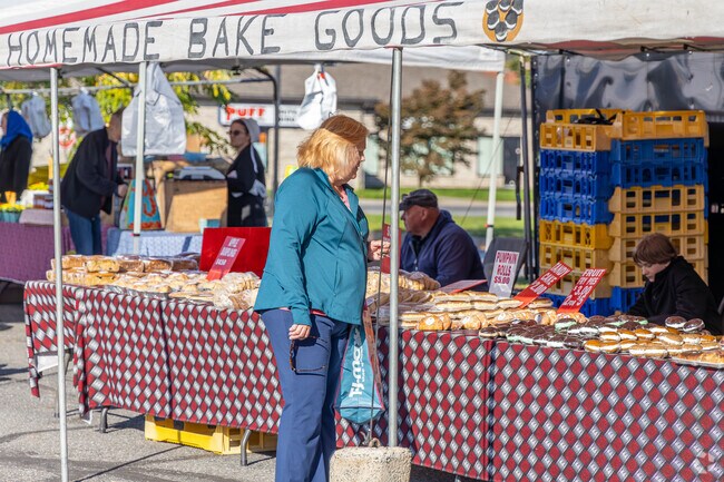 On weekends, Jordan residents can visit the local farmers market.
