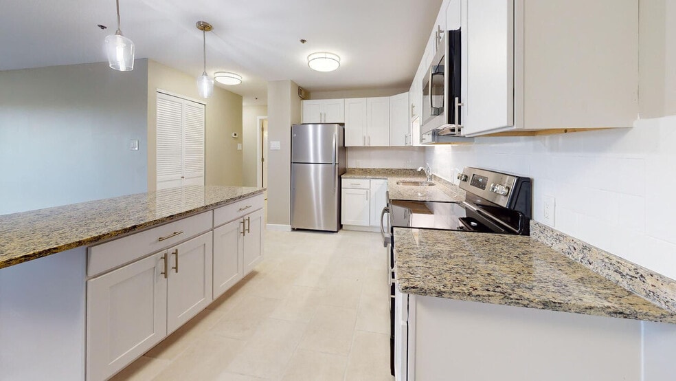 1067 Beacon St unit L02, Brookline, MA 02446 - photo 1