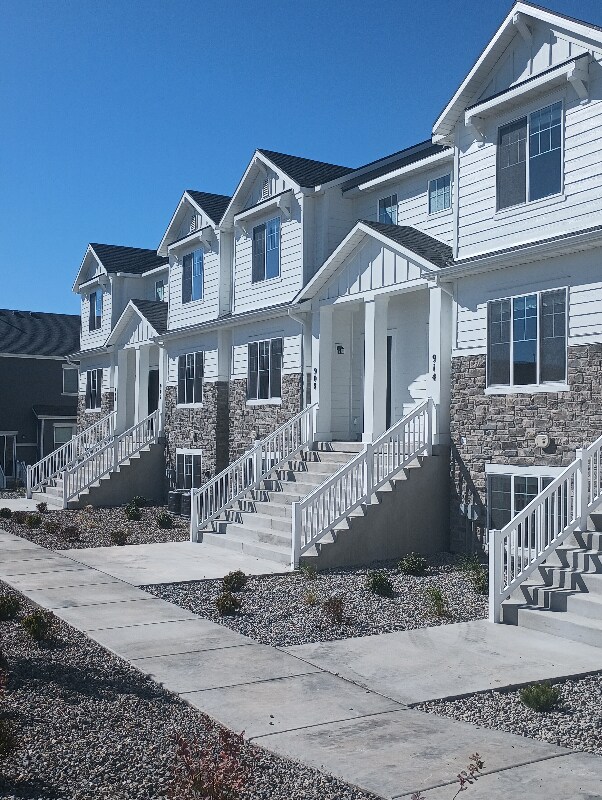 894 N Hillcrest Rd, Lehi, UT 84045