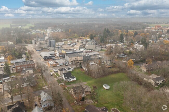 Downtown Caledonia is only 2 block and consists of several restaurants and shops.