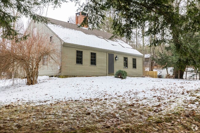 Cape Cod-style homes in Chichester blend simplicity with enduring architectural character.