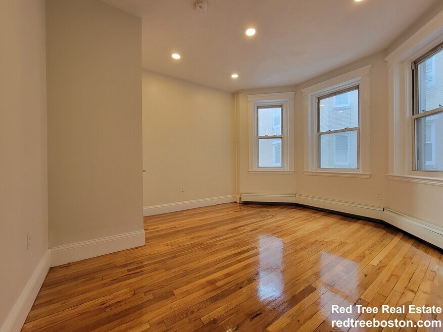 110 Strathmore Rd, Brighton, MA 02135 - photo 1