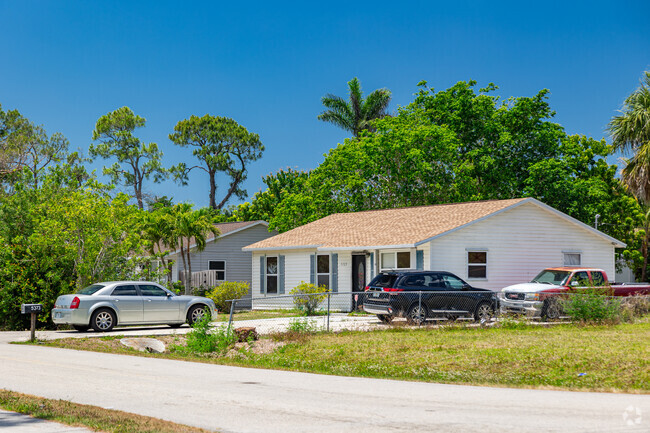 Homes in Naples Manor are predominantly single-story ranch and bungalow style.