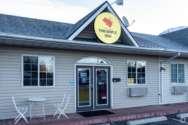 Thai Simple Dish brings classic flavors just steps from Foot Hills homes.