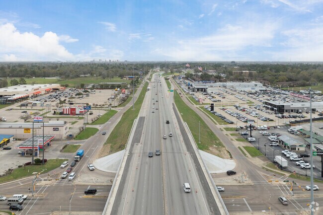 Living in Safe Sommerset means effortless travel with easy access to US-90 and I-10.