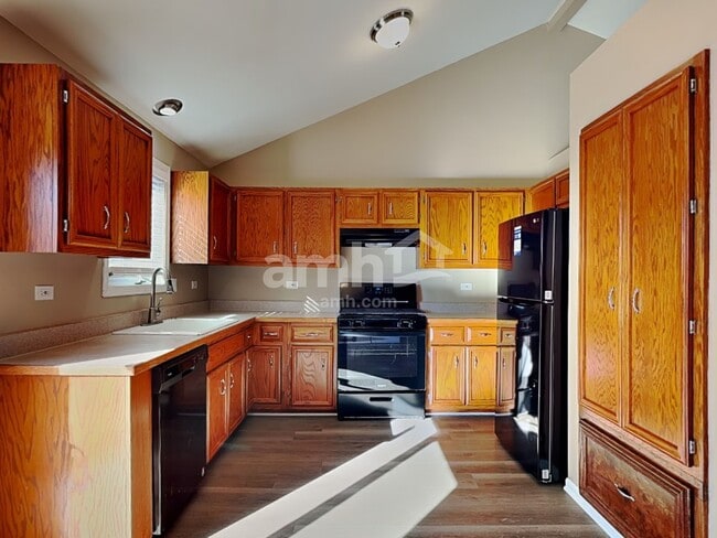 1801 Winger Dr, Plainfield, IL 60586 - photo 3