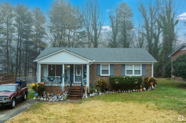 Adorable cottage style homes in Bethabara.