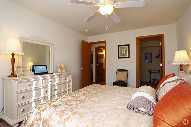 Willow Brooke Apts., Woodstock, IL 60098 - photo 3