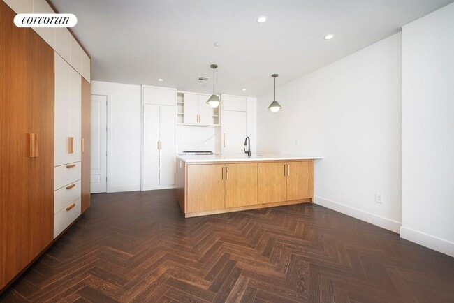 11-12-12 44th Dr, Queens, NY 11101 - photo 3