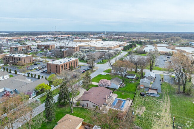 Residents appreciate the convenience of many nearby retail options in East Hazel Crest.