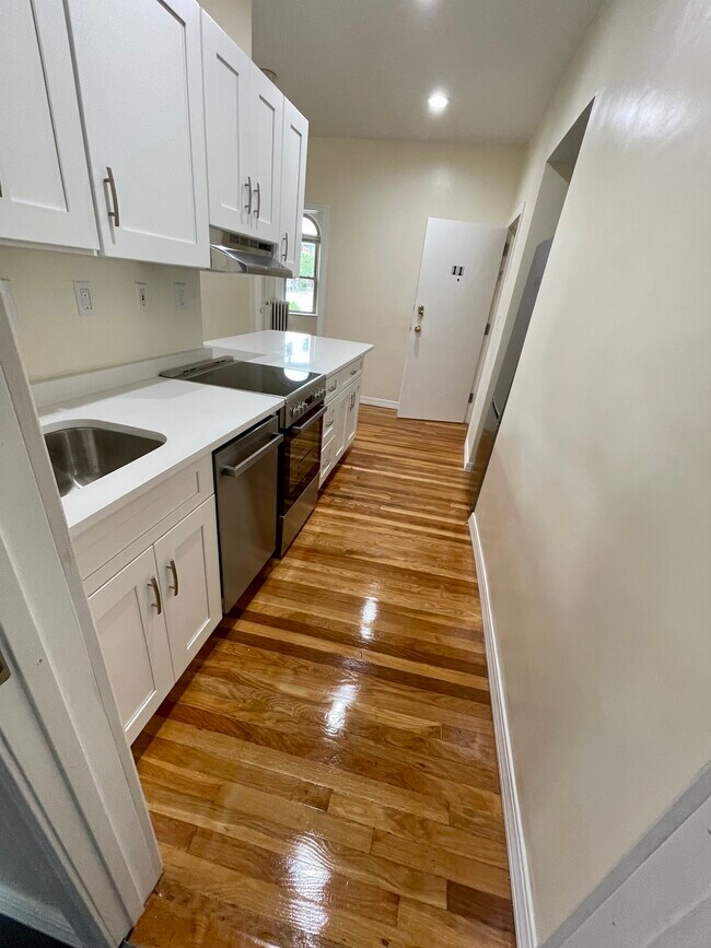 25 Aberdeen St Unit 11, Boston, MA 02215