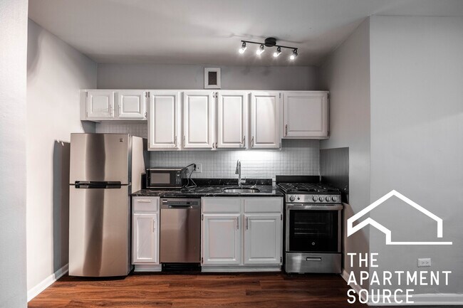 1200 N La Salle Dr unit 427, Chicago, IL 60610 - photo 5