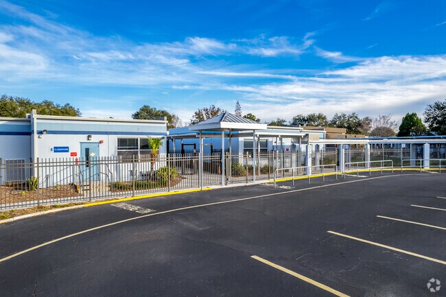 Niche gave Blanton elementary school a B rating.