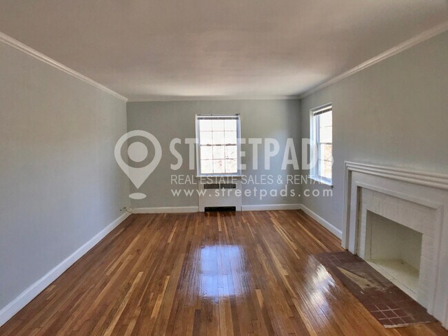 1139 Beacon St unit 6, Brookline, MA 02446 - photo 3