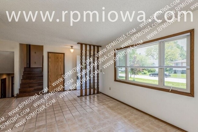 631 Crystal St, Ames, IA 50010 - photo 3