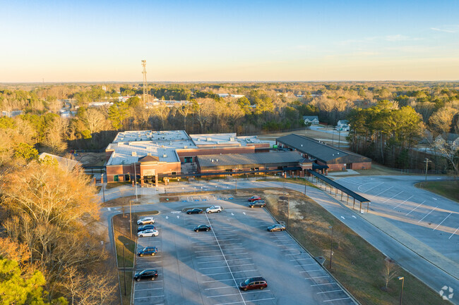 Hiram Elementary School is a place of learning for over 750 students.