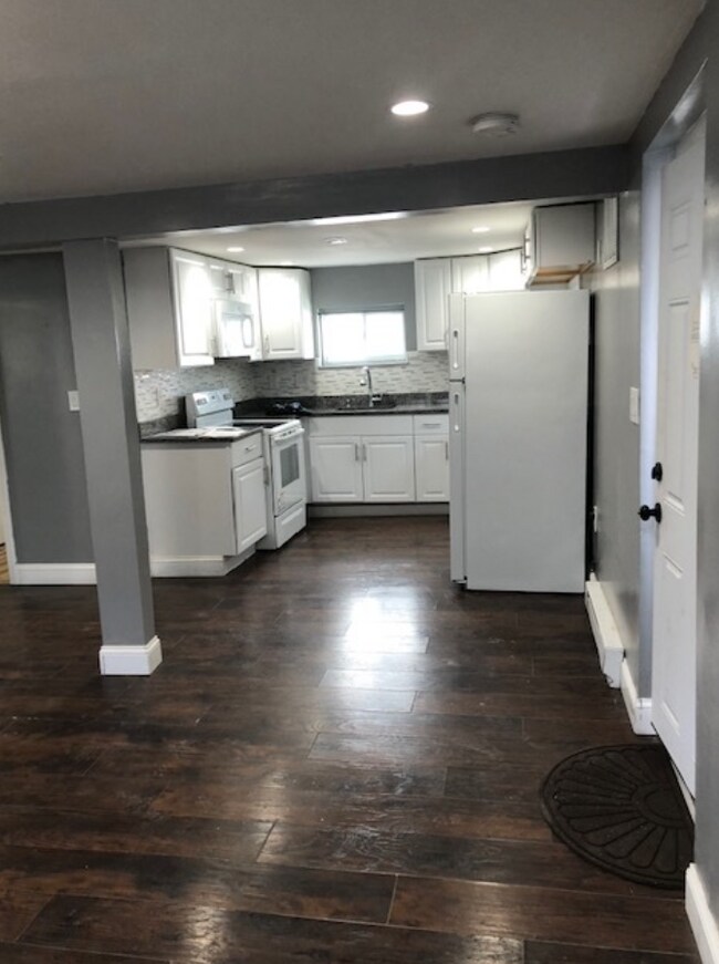 736 Washington St unit 2, Brookline, MA 02446 - photo 2