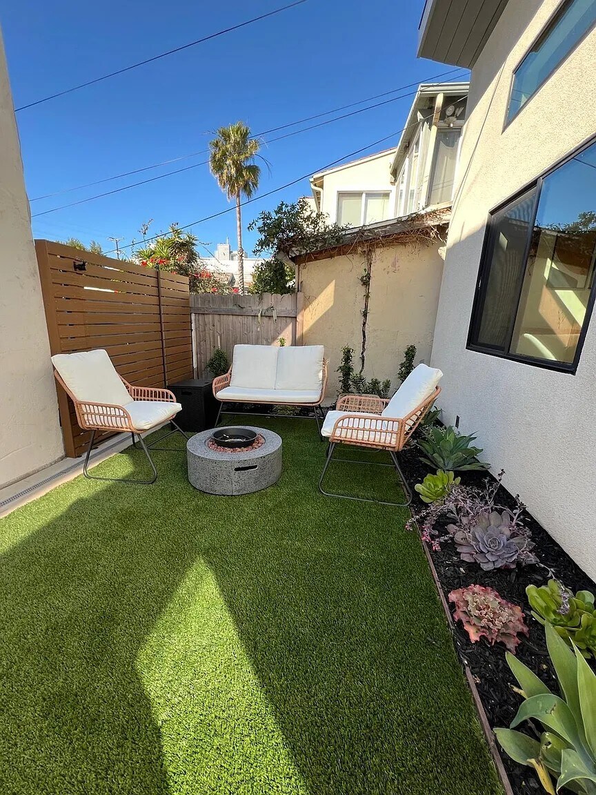 233 Ashland Ave unit I, Santa Monica, CA 90405 - photo 1