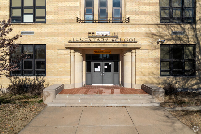 There are several entry points for Franklin Elementary School.
