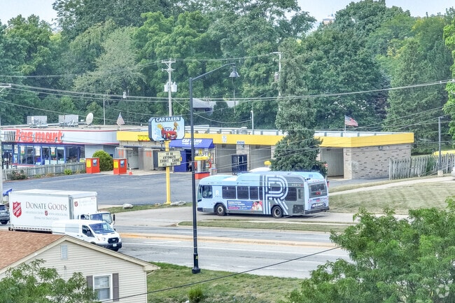 Local transit options in One By One are found all over the neighborhood.