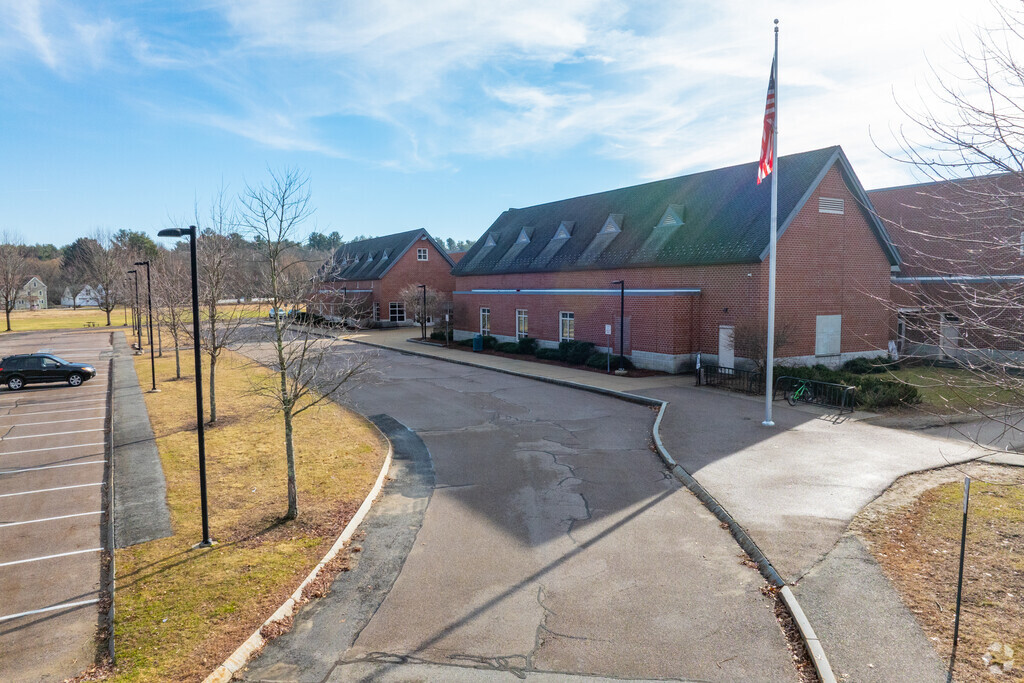 Alcott Elementary School has 418 students in Concord.