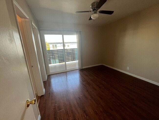 24370 Newhall Ave unit 8, Santa Clarita, CA 91321 - photo 4