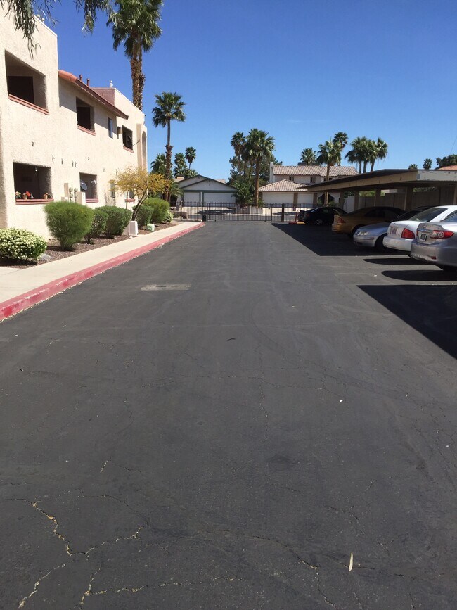 5203 Caliente St unit 51, Las Vegas, NV 89119 - photo 4