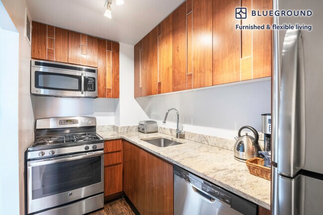 200 E 82nd St unit FL16-ID502, New York, NY 10028 - photo 6