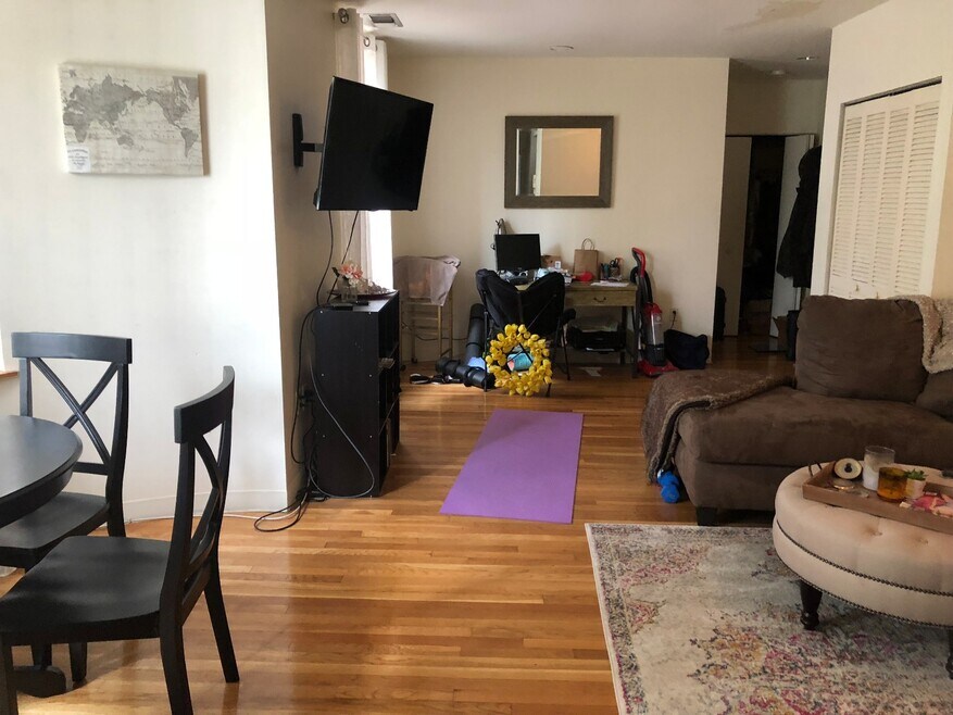 102 Gainsborough St unit 105E, Boston, MA 02115 - photo 1