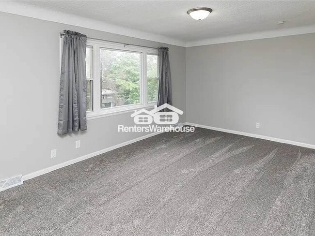 2418 Boston Ave, Des Moines, IA 50310 - photo 4