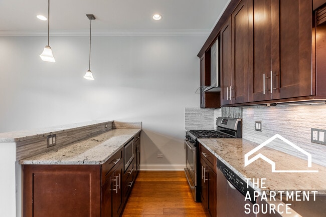 1533 W Warren Blvd unit 407, Chicago, IL 60607 - photo 2