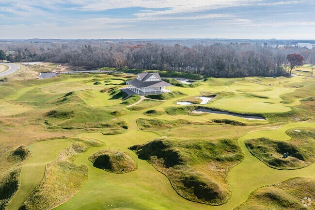 The Club at Lac La Belle has an 18 hole course for avid golfers.