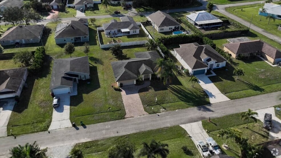 662 SW Jacoby Ave, Port Saint Lucie, FL 34953 - photo 2