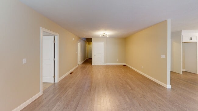 492 Richmond St unit B, East Taunton, MA 02718 - photo 3