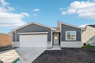 1370 Locust St, Waukee, IA 50263