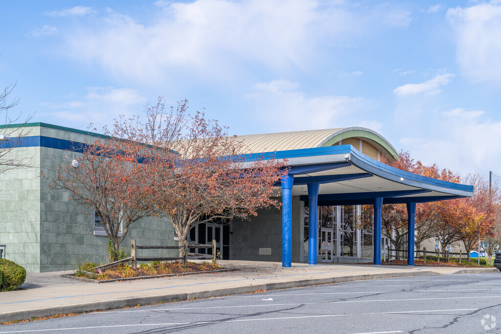 Nazareth Area Intermediate School receives an overall A- grade from niche.com.