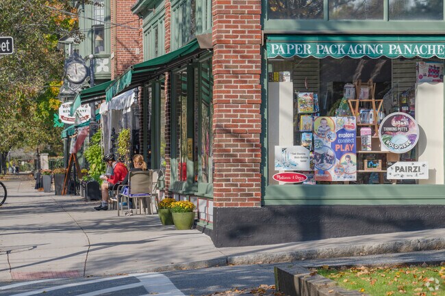A view along Hope Street in Downtown Bristol shows a restaurant, a bagel shop, and paper store.