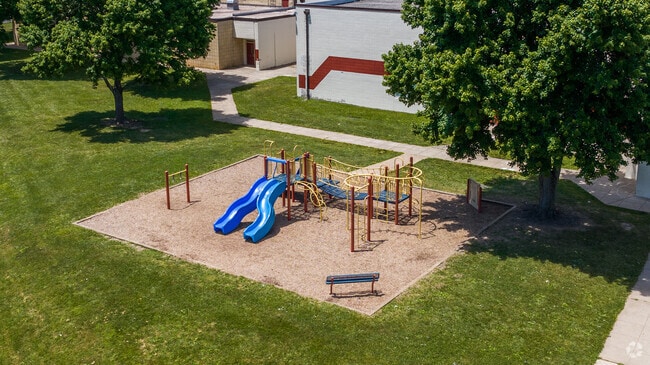 Glyndon Elementary - 445 Glyndon Dr, Reisterstown, MD 21136