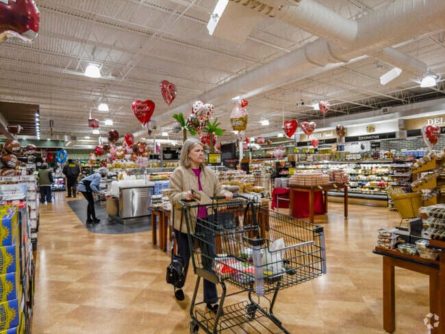Harris Teeter is just one of the easily accessed grocery stores near Ashbrook-Clawson Village.