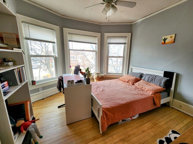 2206 E Locust St unit 2120, Milwaukee, WI 53211 - photo 2