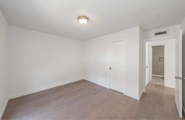 3506 S Elm Dr, Grand Prairie, TX 75052 - photo 3