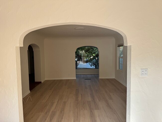 6128 Maryland Dr, Los Angeles, CA 90048 - photo 5