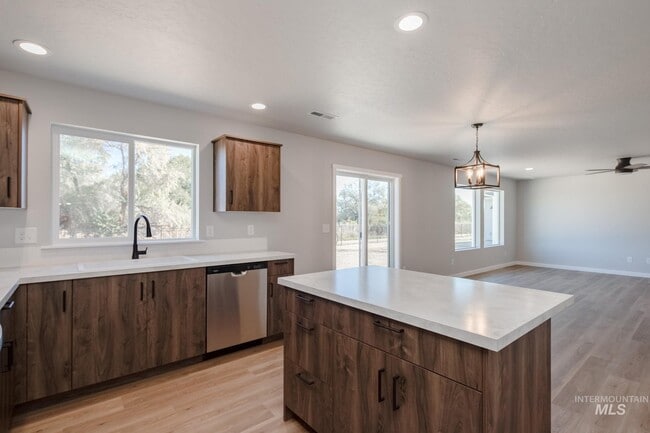 1472 Long Pond St, Middleton, ID 83644 - photo 2