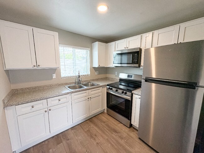 1110 E Highland Ave unit 7, Phoenix, AZ 85014 - photo 4